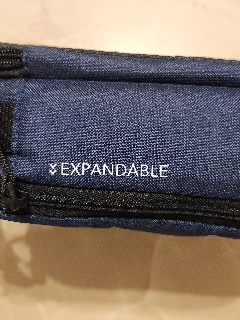 Columbia black expandable
